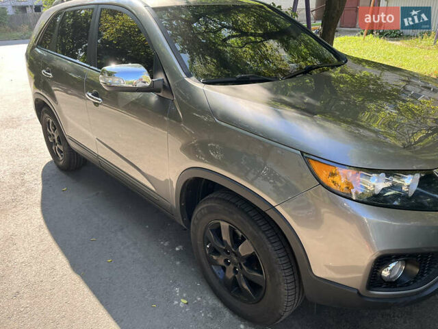 Серый Киа Соренто, объемом двигателя 2.36 л и пробегом 140 тыс. км за 9200 $, фото 2 на Automoto.ua