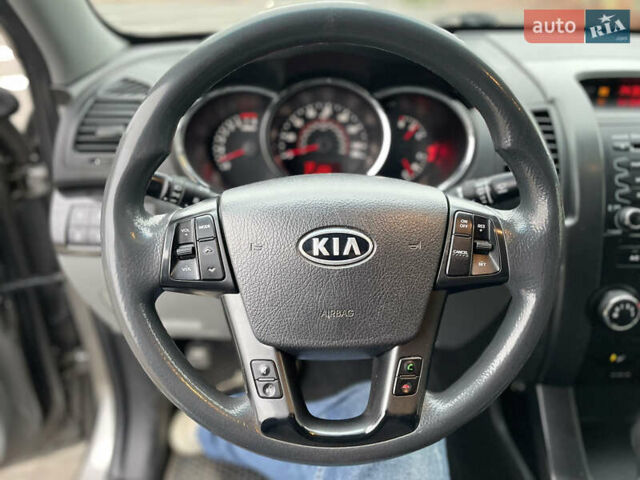 Серый Киа Соренто, объемом двигателя 2.4 л и пробегом 312 тыс. км за 9999 $, фото 33 на Automoto.ua