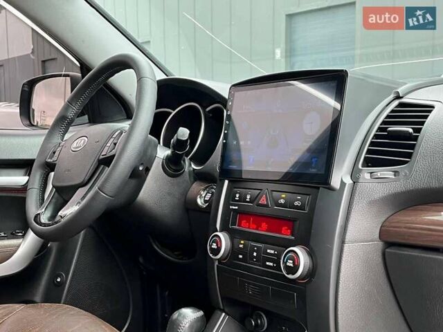 Серый Киа Соренто, объемом двигателя 2.2 л и пробегом 309 тыс. км за 12640 $, фото 16 на Automoto.ua