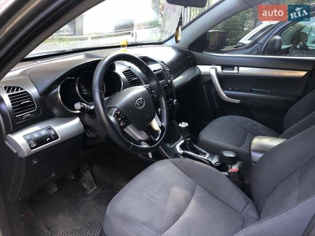 Сірий Кіа Соренто, об'ємом двигуна 2.4 л та пробігом 203 тис. км за 10350 $, фото 3 на Automoto.ua