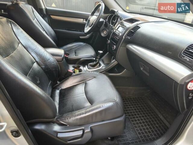 Серый Киа Соренто, объемом двигателя 2.2 л и пробегом 244 тыс. км за 10950 $, фото 36 на Automoto.ua