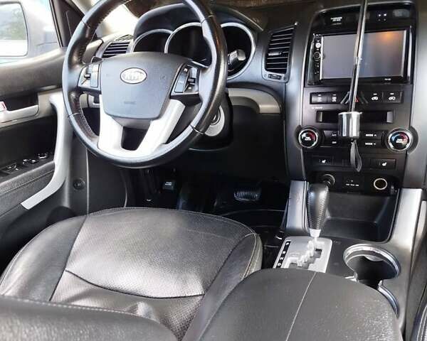 Серый Киа Соренто, объемом двигателя 2.2 л и пробегом 230 тыс. км за 13499 $, фото 25 на Automoto.ua