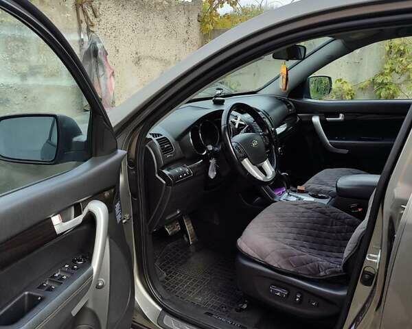 Серый Киа Соренто, объемом двигателя 2.2 л и пробегом 270 тыс. км за 12500 $, фото 13 на Automoto.ua