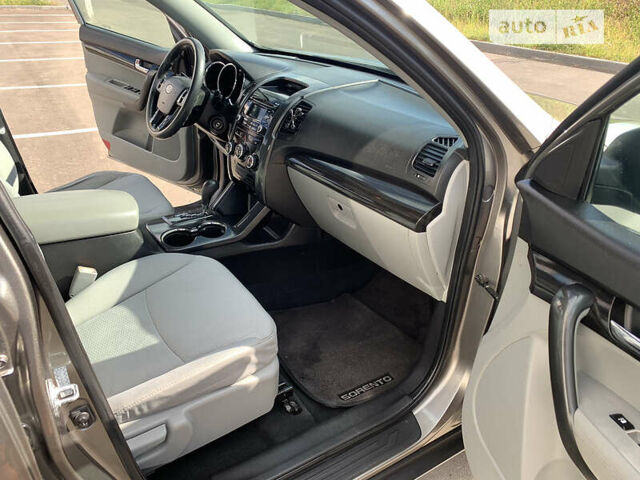 Сірий Кіа Соренто, об'ємом двигуна 2.4 л та пробігом 310 тис. км за 10900 $, фото 9 на Automoto.ua