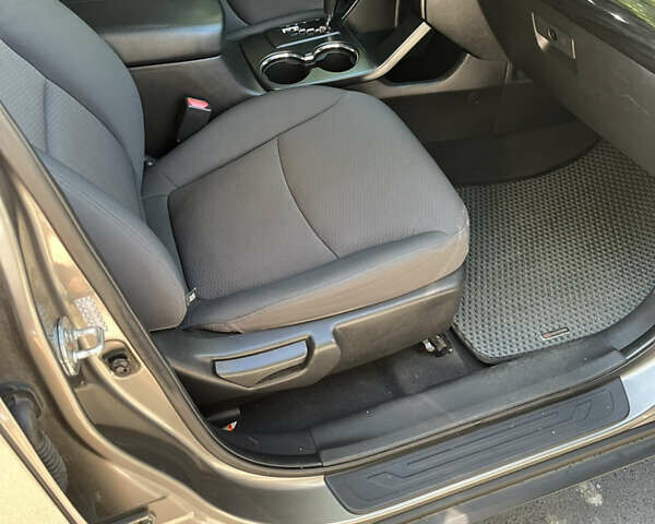 Серый Киа Соренто, объемом двигателя 2.36 л и пробегом 140 тыс. км за 9200 $, фото 9 на Automoto.ua