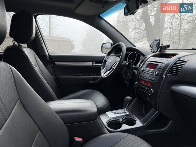 Серый Киа Соренто, объемом двигателя 2.2 л и пробегом 225 тыс. км за 12950 $, фото 72 на Automoto.ua