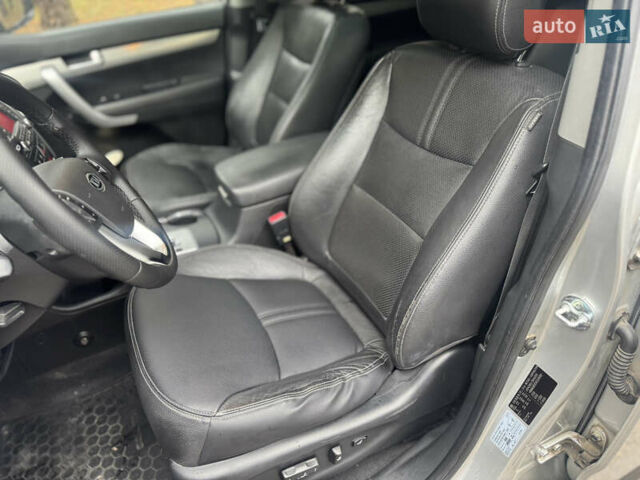 Сірий Кіа Соренто, об'ємом двигуна 2.4 л та пробігом 227 тис. км за 12000 $, фото 7 на Automoto.ua