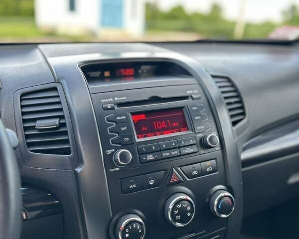 Серый Киа Соренто, объемом двигателя 2.4 л и пробегом 260 тыс. км за 11500 $, фото 5 на Automoto.ua