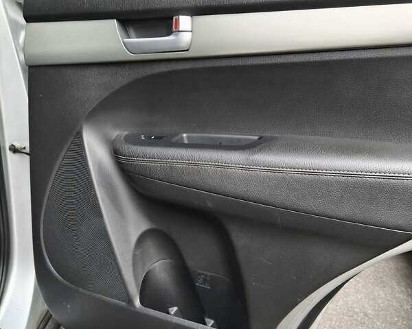 Серый Киа Соренто, объемом двигателя 2.4 л и пробегом 137 тыс. км за 11999 $, фото 15 на Automoto.ua