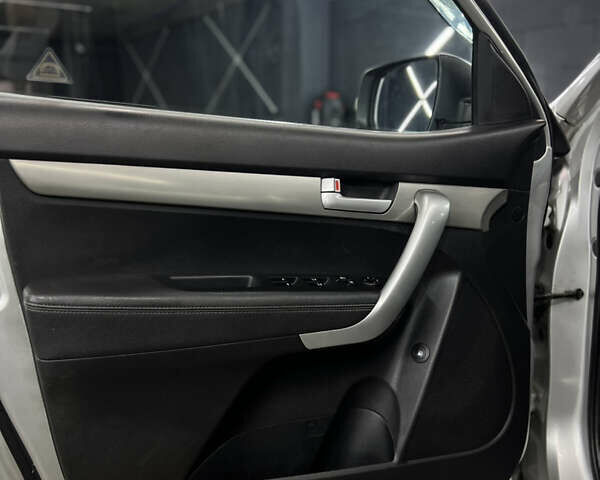 Киа Соренто 2010 в Киеве на Automoto.ua Серый Киа Соренто, объемом двигателя 2.4 л и пробегом 225 тыс. км за 11500 $, фото 26 на Automoto.ua