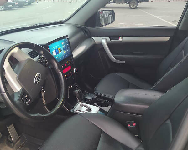 Серый Киа Соренто, объемом двигателя 2.2 л и пробегом 175 тыс. км за 13000 $, фото 4 на Automoto.ua