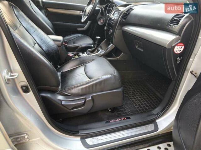 Серый Киа Соренто, объемом двигателя 2.2 л и пробегом 244 тыс. км за 10950 $, фото 35 на Automoto.ua