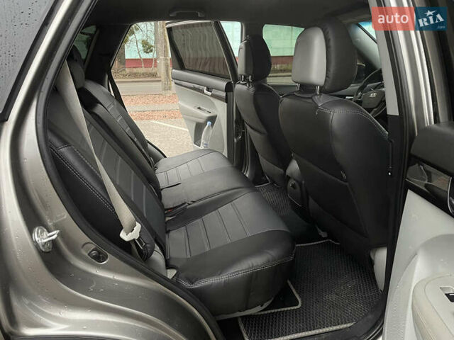 Серый Киа Соренто, объемом двигателя 2.4 л и пробегом 312 тыс. км за 9999 $, фото 21 на Automoto.ua