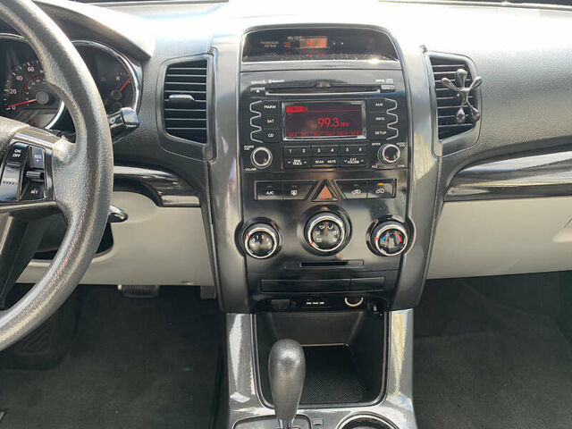 Сірий Кіа Соренто, об'ємом двигуна 2.4 л та пробігом 310 тис. км за 10900 $, фото 10 на Automoto.ua