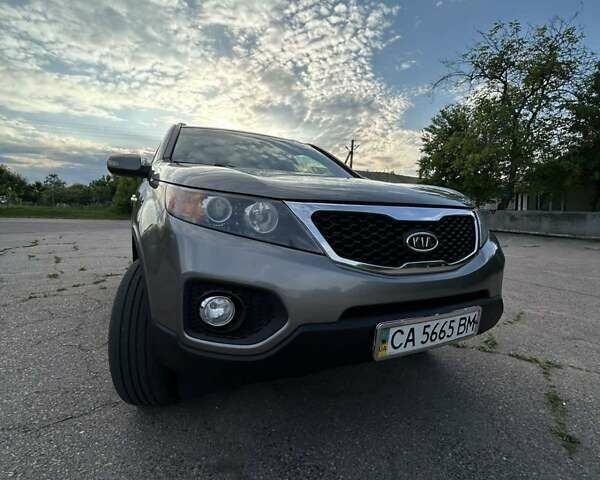 Серый Киа Соренто, объемом двигателя 2.4 л и пробегом 260 тыс. км за 11500 $, фото 10 на Automoto.ua