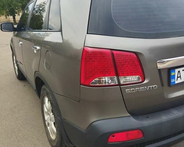 Серый Киа Соренто, объемом двигателя 2.4 л и пробегом 240 тыс. км за 10400 $, фото 2 на Automoto.ua