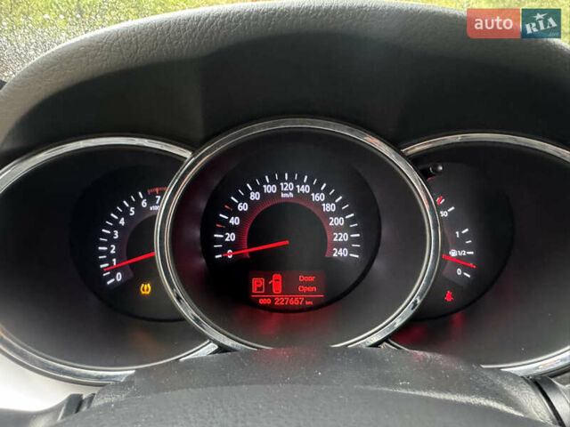 Сірий Кіа Соренто, об'ємом двигуна 2.4 л та пробігом 227 тис. км за 12000 $, фото 10 на Automoto.ua