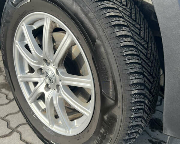 Серый Киа Соренто, объемом двигателя 2.2 л и пробегом 255 тыс. км за 12900 $, фото 9 на Automoto.ua