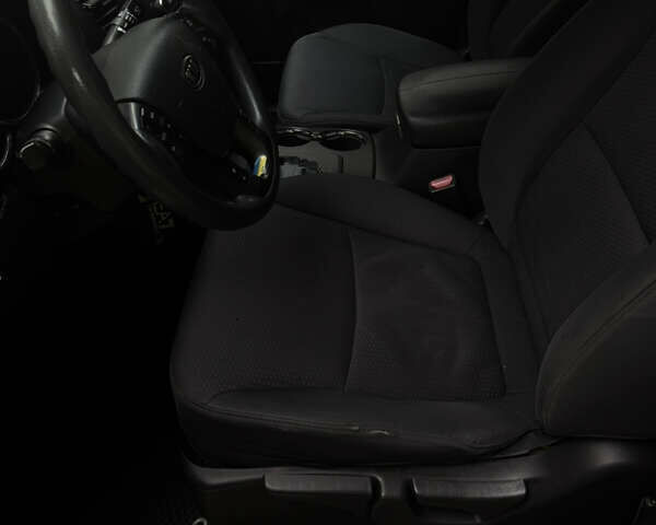 Серый Киа Соренто, объемом двигателя 2.36 л и пробегом 205 тыс. км за 9900 $, фото 7 на Automoto.ua