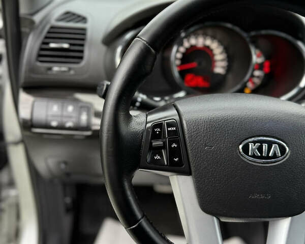 Серый Киа Соренто, объемом двигателя 2.2 л и пробегом 207 тыс. км за 13400 $, фото 31 на Automoto.ua