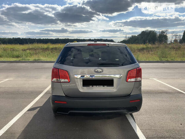 Сірий Кіа Соренто, об'ємом двигуна 2.4 л та пробігом 310 тис. км за 10900 $, фото 2 на Automoto.ua