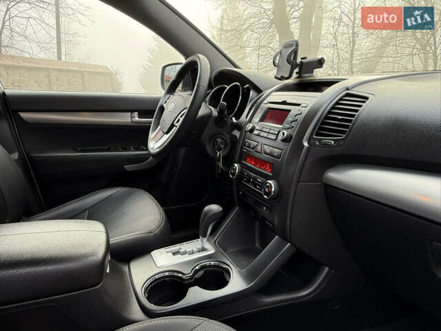 Серый Киа Соренто, объемом двигателя 2.2 л и пробегом 225 тыс. км за 12950 $, фото 55 на Automoto.ua