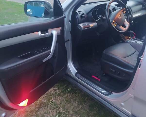 Серый Киа Соренто, объемом двигателя 2.2 л и пробегом 222 тыс. км за 13450 $, фото 10 на Automoto.ua
