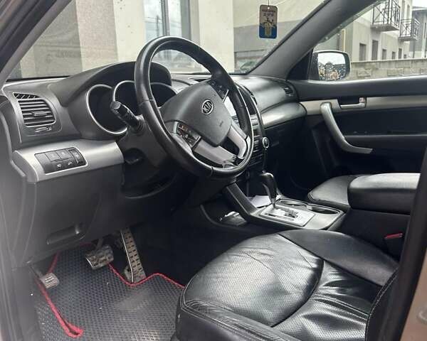 Сірий Кіа Соренто, об'ємом двигуна 2.2 л та пробігом 305 тис. км за 11300 $, фото 3 на Automoto.ua