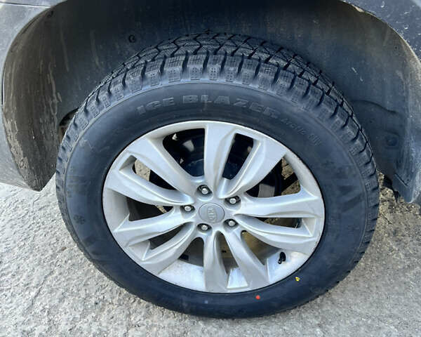 Серый Киа Соренто, объемом двигателя 2.2 л и пробегом 175 тыс. км за 13000 $, фото 1 на Automoto.ua