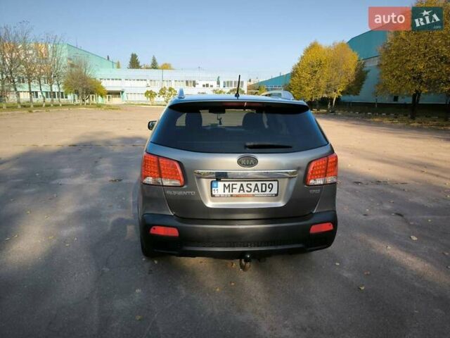 Серый Киа Соренто, объемом двигателя 2.2 л и пробегом 300 тыс. км за 13500 $, фото 2 на Automoto.ua