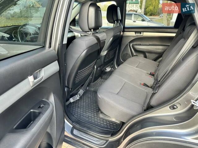 Серый Киа Соренто, объемом двигателя 2.2 л и пробегом 270 тыс. км за 13200 $, фото 13 на Automoto.ua