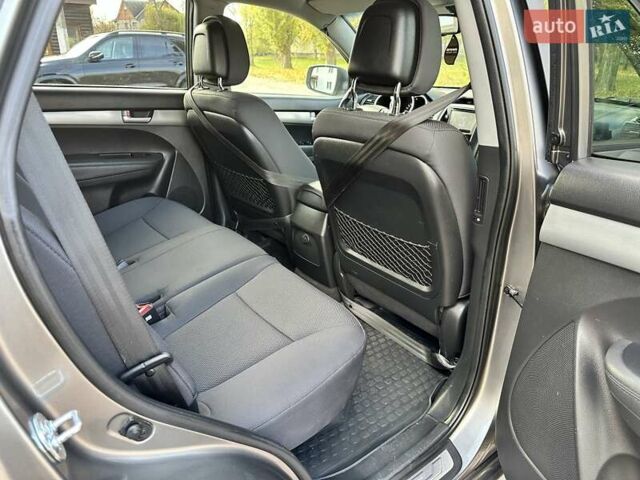 Серый Киа Соренто, объемом двигателя 2.2 л и пробегом 270 тыс. км за 13200 $, фото 18 на Automoto.ua