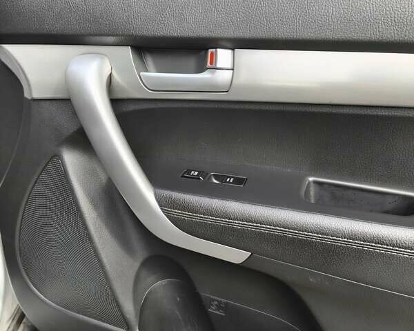 Серый Киа Соренто, объемом двигателя 2.4 л и пробегом 137 тыс. км за 11999 $, фото 21 на Automoto.ua