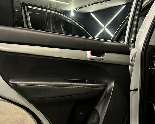 Киа Соренто 2010 в Киеве на Automoto.ua Серый Киа Соренто, объемом двигателя 2.4 л и пробегом 225 тыс. км за 11500 $, фото 33 на Automoto.ua