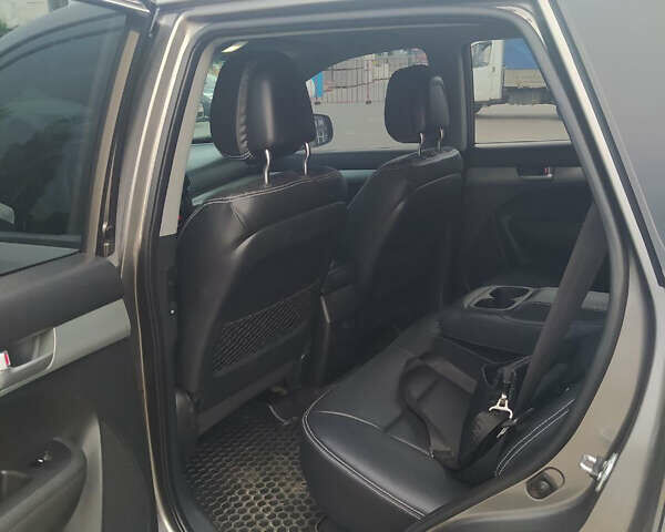 Серый Киа Соренто, объемом двигателя 2.2 л и пробегом 175 тыс. км за 13000 $, фото 2 на Automoto.ua