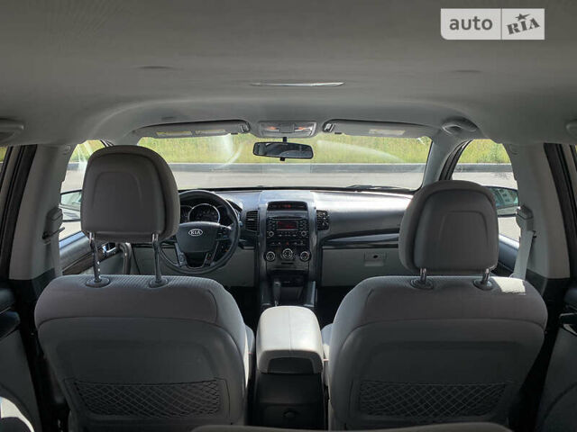 Сірий Кіа Соренто, об'ємом двигуна 2.4 л та пробігом 310 тис. км за 10900 $, фото 13 на Automoto.ua