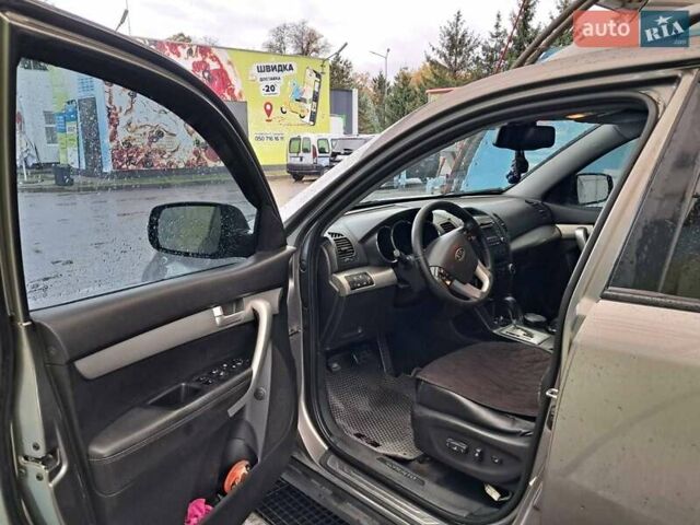 Серый Киа Соренто, объемом двигателя 2.4 л и пробегом 290 тыс. км за 12000 $, фото 1 на Automoto.ua