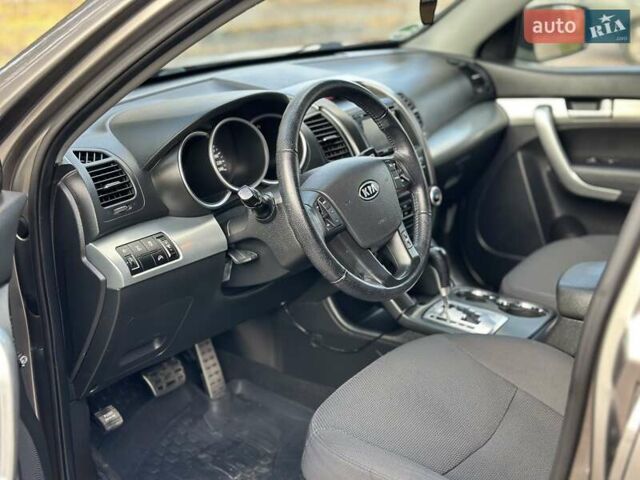 Серый Киа Соренто, объемом двигателя 2.2 л и пробегом 270 тыс. км за 13200 $, фото 9 на Automoto.ua