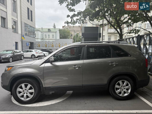 Серый Киа Соренто, объемом двигателя 2.36 л и пробегом 205 тыс. км за 9900 $, фото 2 на Automoto.ua
