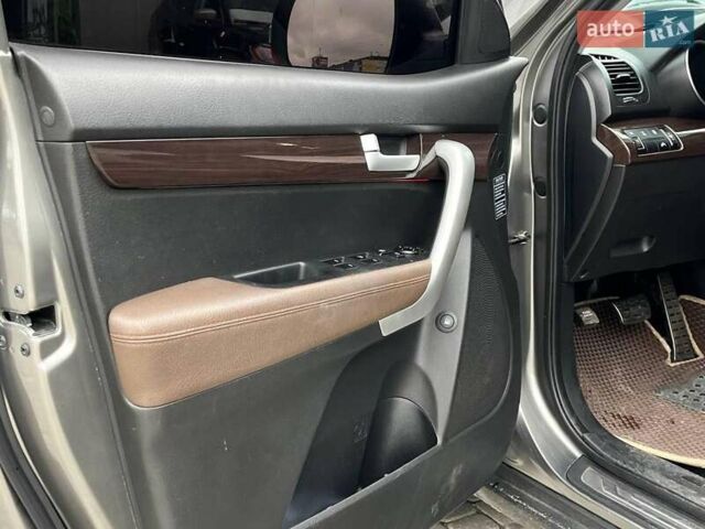Серый Киа Соренто, объемом двигателя 2.2 л и пробегом 309 тыс. км за 12640 $, фото 42 на Automoto.ua