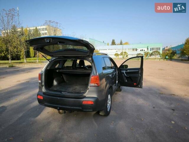 Серый Киа Соренто, объемом двигателя 2.2 л и пробегом 300 тыс. км за 13500 $, фото 14 на Automoto.ua