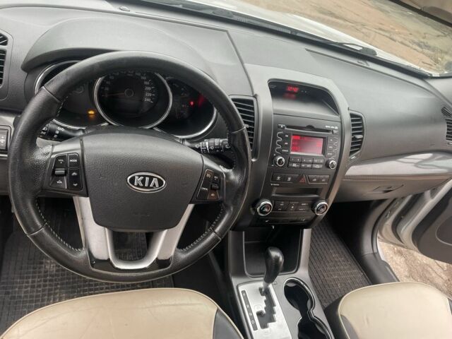 Серый Киа Соренто, объемом двигателя 2.2 л и пробегом 273 тыс. км за 9000 $, фото 4 на Automoto.ua