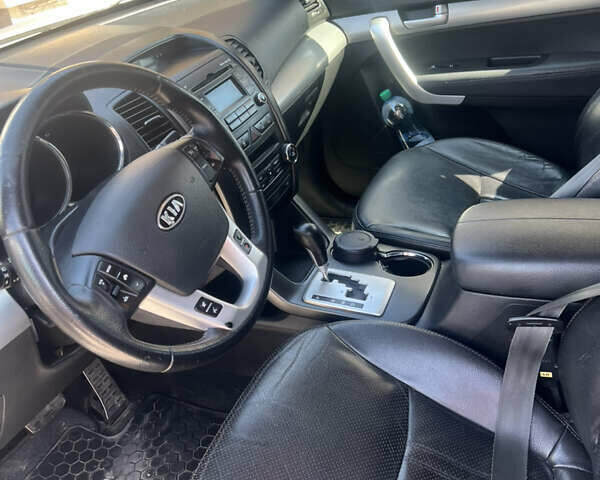 Серый Киа Соренто, объемом двигателя 2.2 л и пробегом 255 тыс. км за 12900 $, фото 2 на Automoto.ua