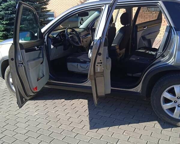 Серый Киа Соренто, объемом двигателя 2.36 л и пробегом 234 тыс. км за 11500 $, фото 5 на Automoto.ua