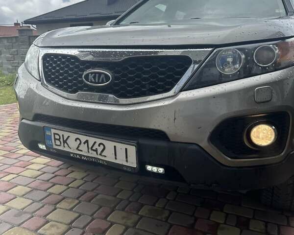 Сірий Кіа Соренто, об'ємом двигуна 2.2 л та пробігом 305 тис. км за 11300 $, фото 4 на Automoto.ua