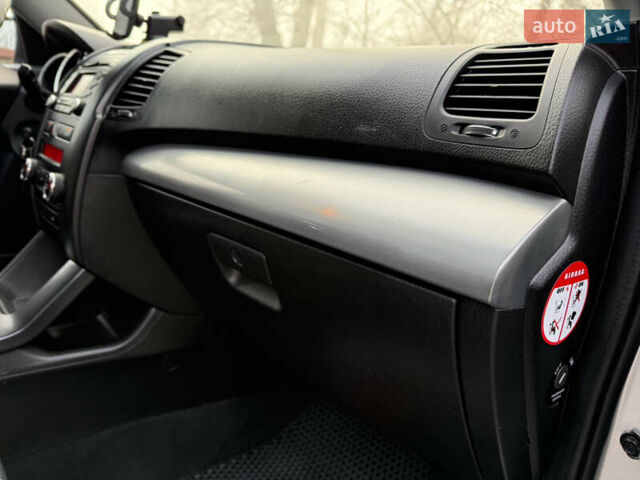 Серый Киа Соренто, объемом двигателя 2.2 л и пробегом 225 тыс. км за 12950 $, фото 69 на Automoto.ua