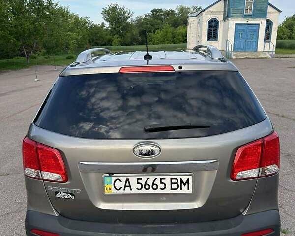 Серый Киа Соренто, объемом двигателя 2.4 л и пробегом 260 тыс. км за 12200 $, фото 6 на Automoto.ua