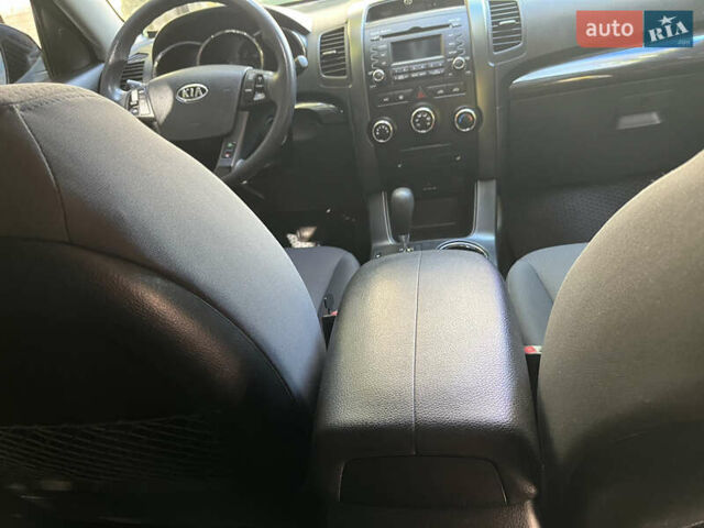 Серый Киа Соренто, объемом двигателя 2.36 л и пробегом 140 тыс. км за 9200 $, фото 6 на Automoto.ua