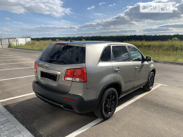 Сірий Кіа Соренто, об'ємом двигуна 2.4 л та пробігом 310 тис. км за 10900 $, фото 1 на Automoto.ua