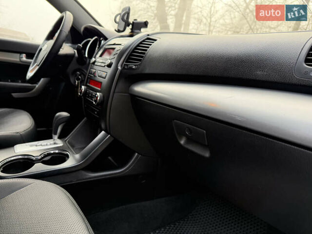 Серый Киа Соренто, объемом двигателя 2.2 л и пробегом 225 тыс. км за 12950 $, фото 70 на Automoto.ua